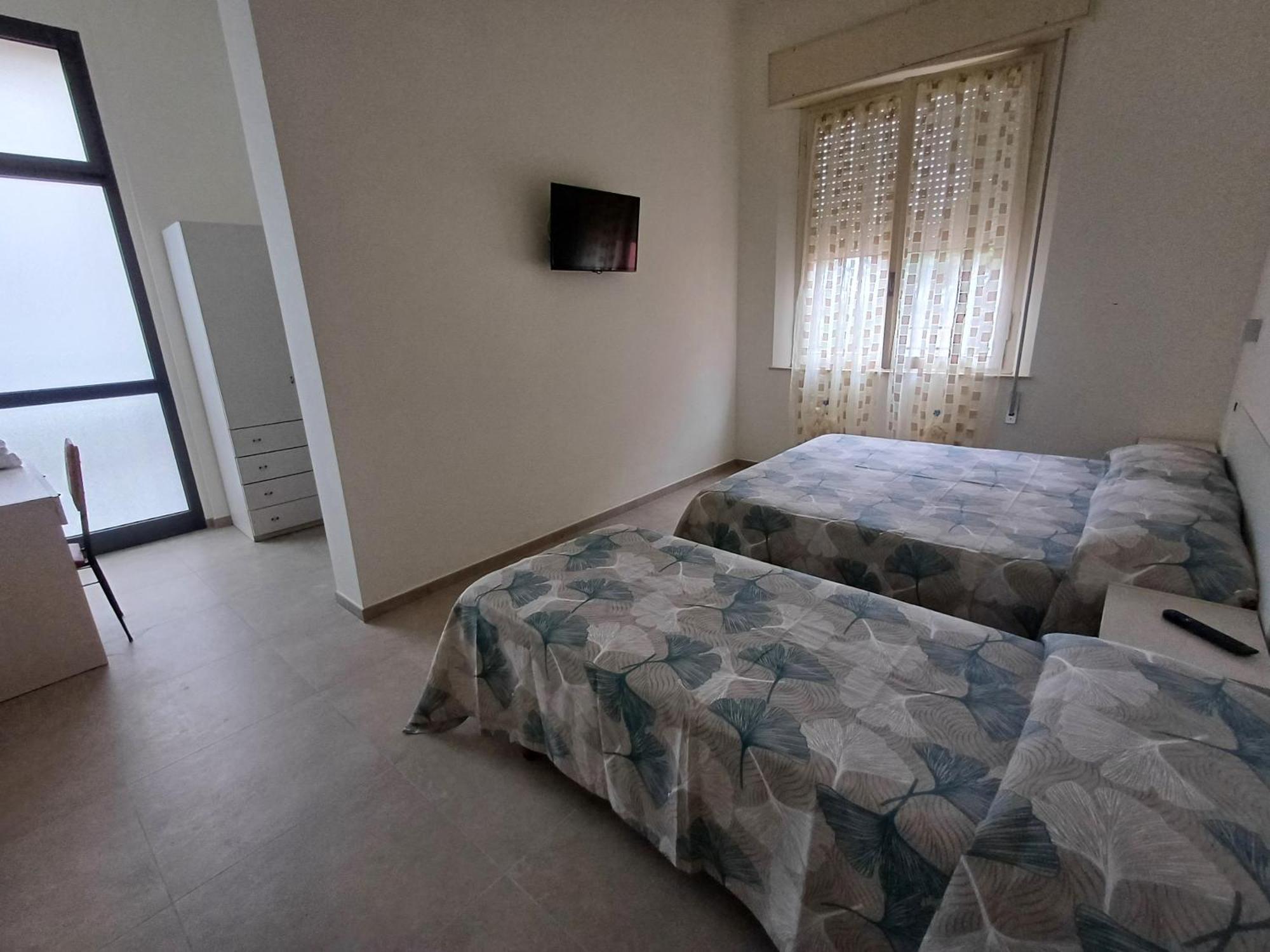 Hotel Flora Cesenatico Esterno foto