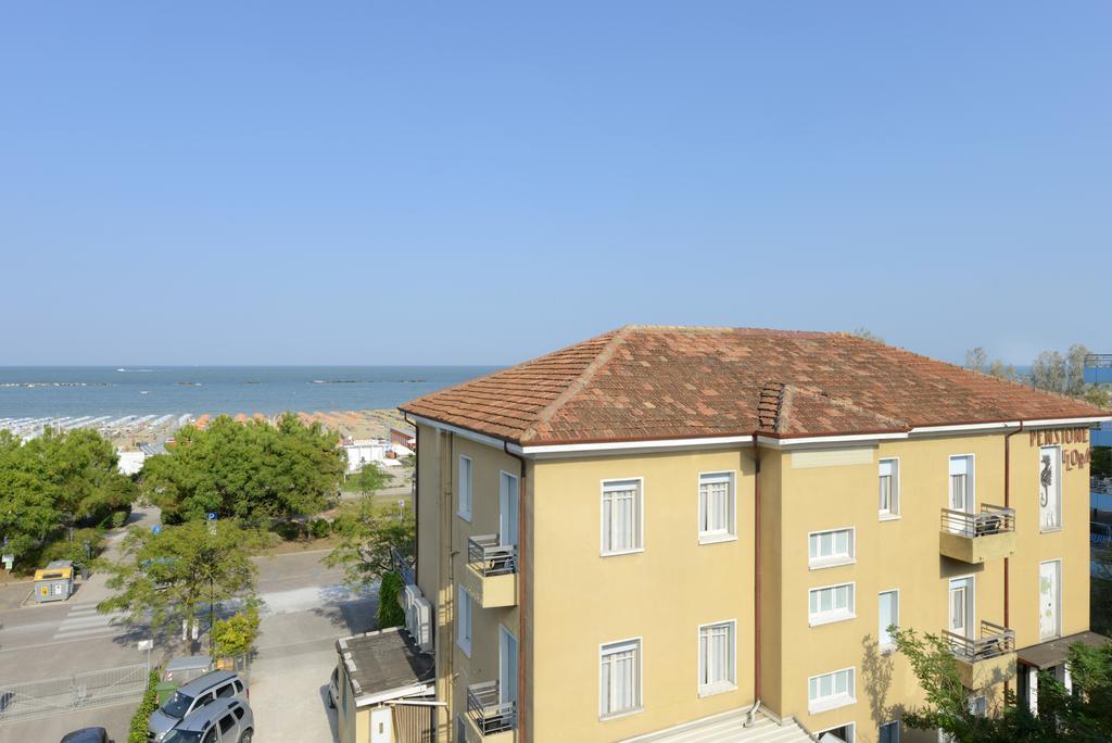 Hotel Flora Cesenatico Esterno foto