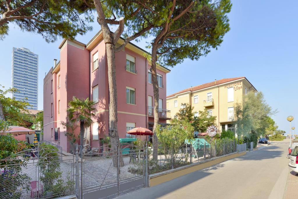 Hotel Flora Cesenatico Esterno foto