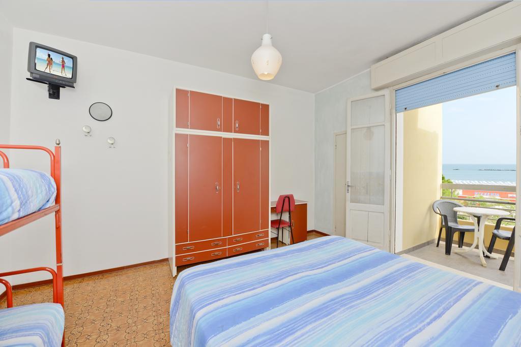 Hotel Flora Cesenatico Esterno foto