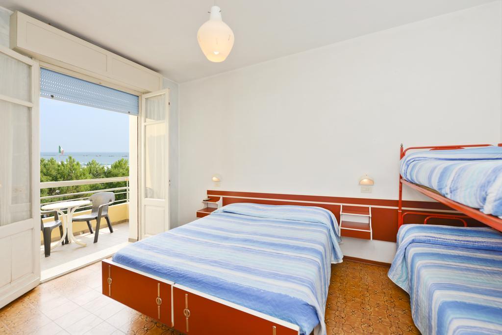 Hotel Flora Cesenatico Esterno foto
